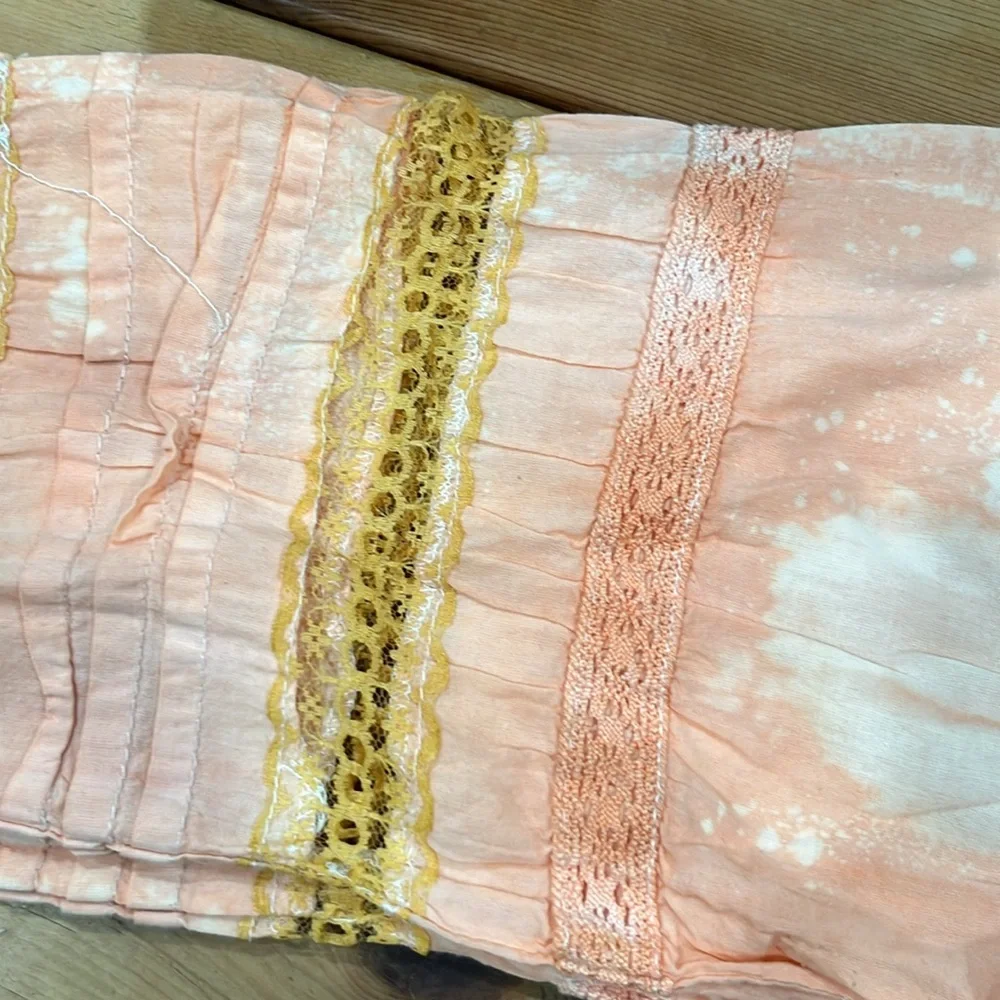 A Rare Bird Women's Boutique Peach and White Button-Up Top - Picture 10 of 11